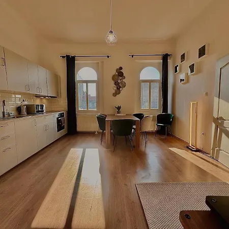 Baross - Spacious Daire