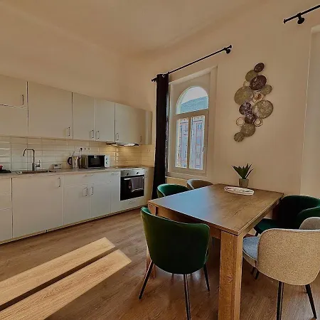 Baross - Spacious Daire