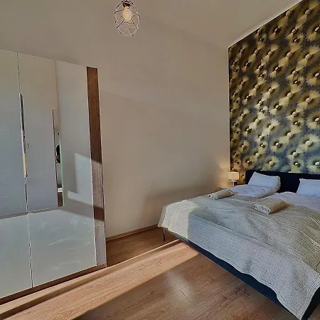 Baross - Spacious Daire